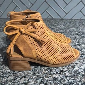 GB Girls suede zip-up shoes. Size 2.